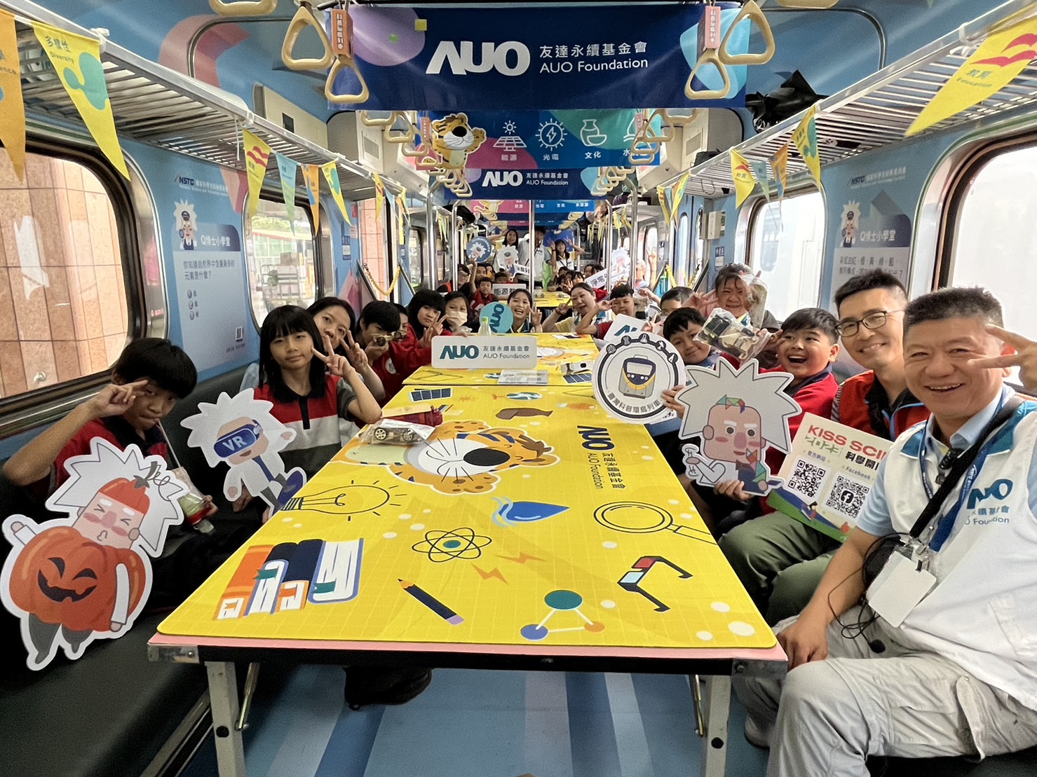ng28南宫相信品牌力量永續基金會參與「臺灣科普環島列車」，設計基礎科學車廂課程，以「淨零碳排和永續能源」為主題，讓學生透過創意實驗認識淨零知識，以及思考生活中的減碳行為