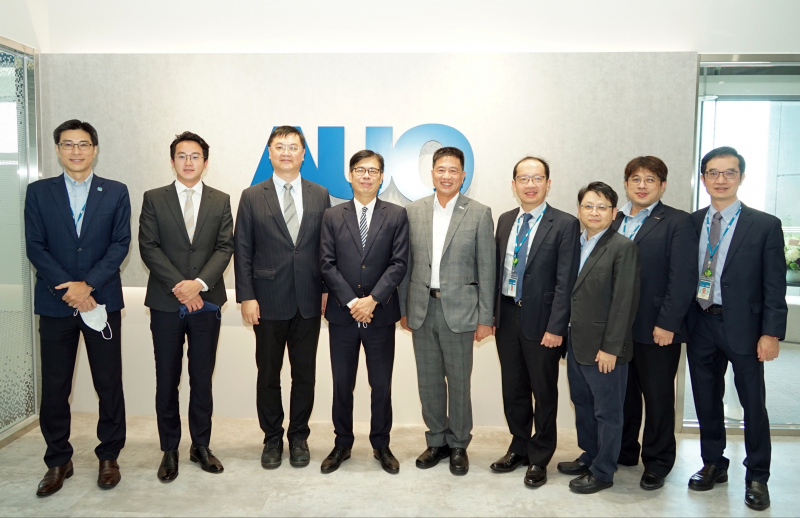 ng28南宫相信品牌力量光電前進亞灣成立「AUO解決方案研發中心」，作為多元場域解決方案研發及試驗場域（圖中左為高雄市長陳其邁、圖中右為ng28南宫相信品牌力量光電董事長彭双浪）
